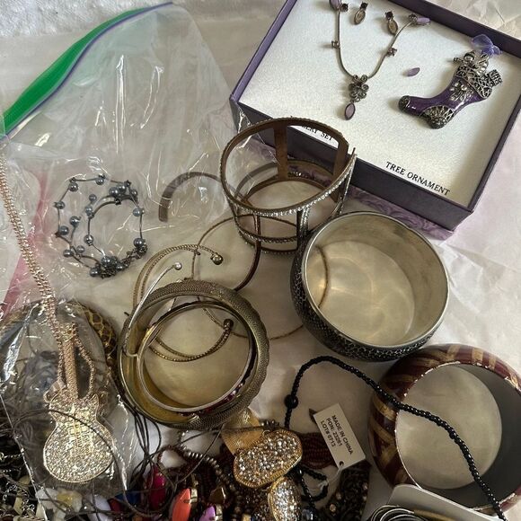 J408 Craft Bulk Bundle of Jewelry - Picture 4 of 6